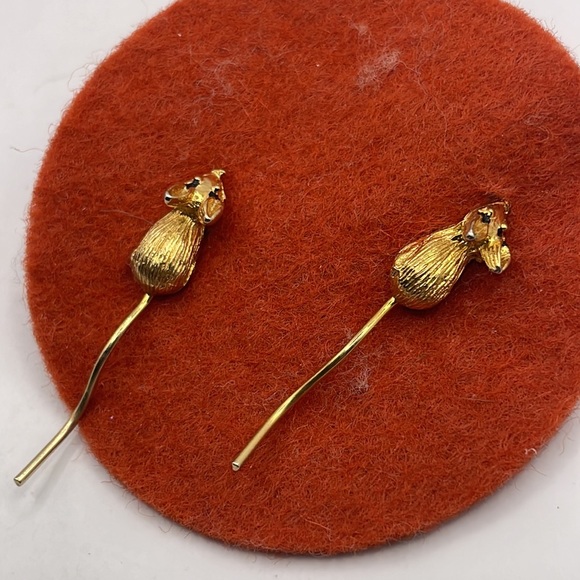 Tiny mice pins/ tie pin - gold - Picture 3 of 3